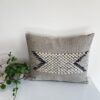 Coussin avec motif laine et cuir (noir/blanc)