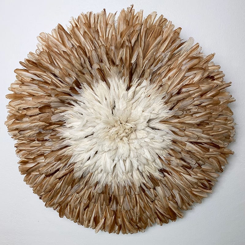 Décoration murale en plumes juju hat - marron clair avec centre blanc