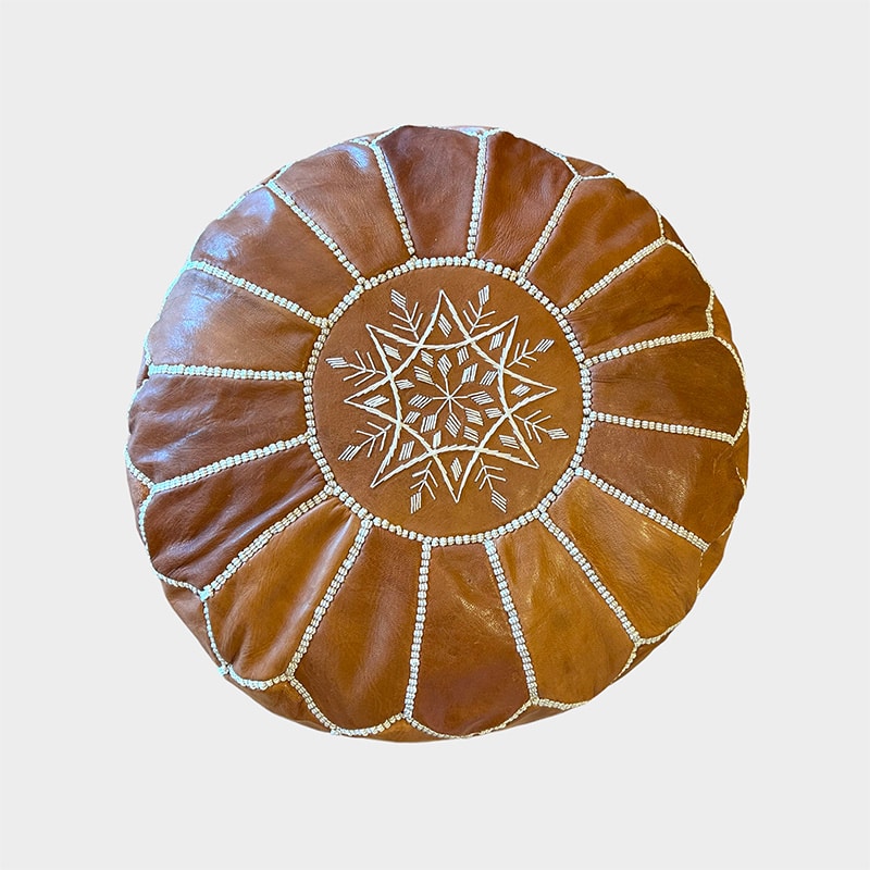 Pouf marocain en cuir marron clair 45 cm.