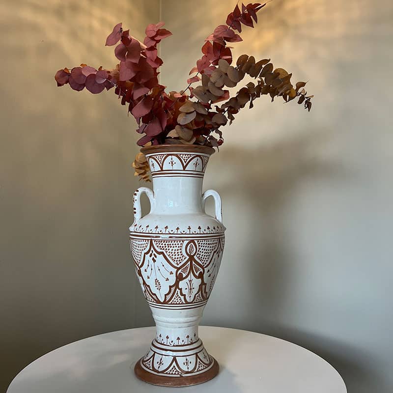 Vase marocain en céramique marron avec anse