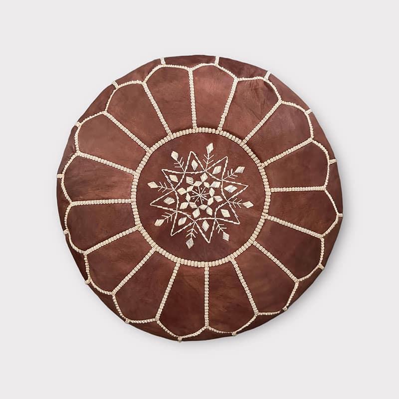Pouf marocain en cuir marron foncé à motif