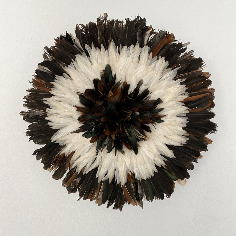 Décoration murale en plumes juju hat - Blanc avec cercles marron foncé