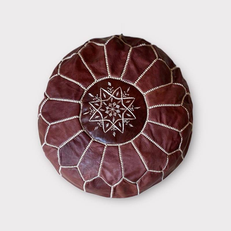 Pouf marocain en cuir huilé marron foncé à motif